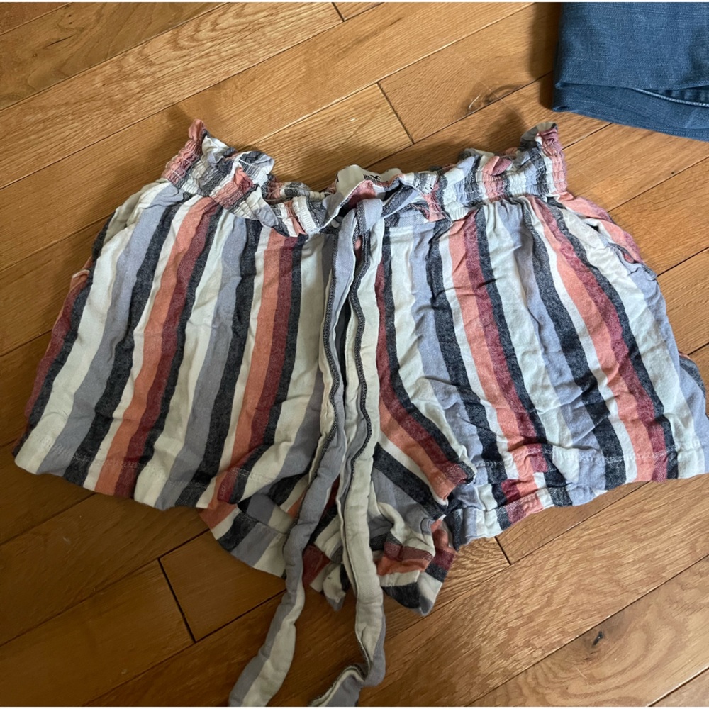 striped flowey shorts